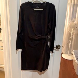 Medium size Aerie side tie dress.